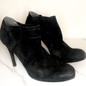 Stuart weitzman black suede heel booties F2
